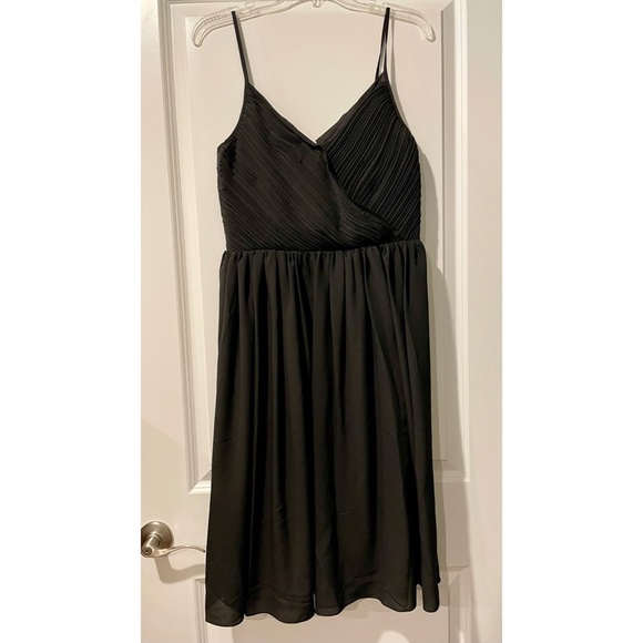 Banana Republic | Strappy Crossover Vee Dress - Picture 2 of 7